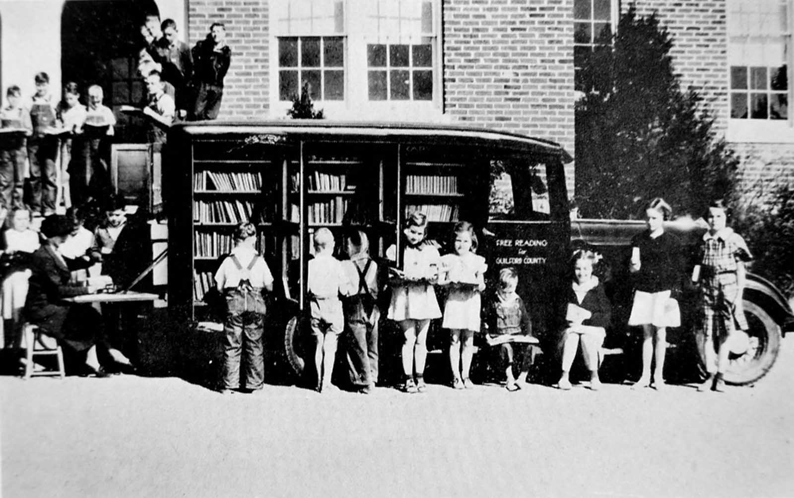 Bookmobile en Greensboro, Carolina del Norte, Estados Unidos. 170.770 volúmenes fueron circulados en 1936.